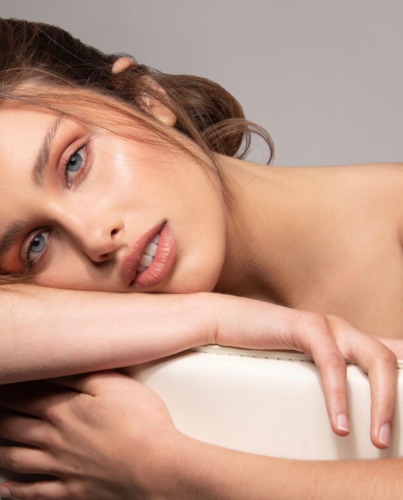 Maquillaje editorial, piel luminosa